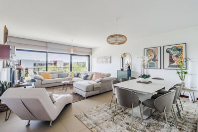 3 LIVING ROOM.jpg