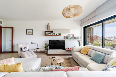 5 LIVING ROOM.jpg