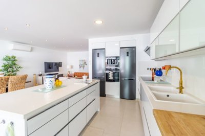 Kitchen_a (Large).jpg