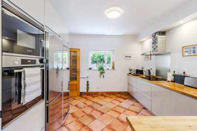 9 kitchen.jpg