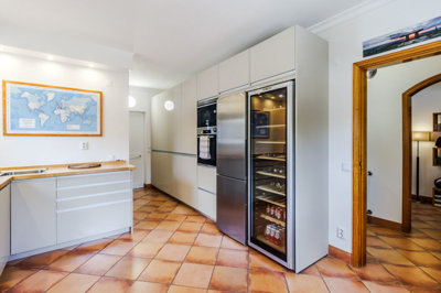 11 kitchen.jpg