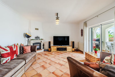 1 living room.jpg