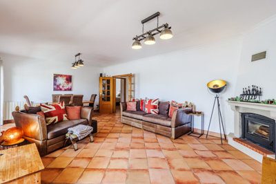 3 living room.jpg