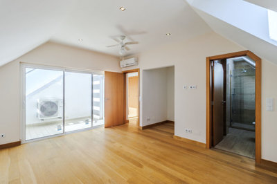 10 MASTER AND ENSUITE.jpg