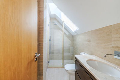 12 MASTER ENSUITE.jpg