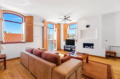 LIVING ROOM 1.jpg