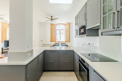 7 KITCHEN 2.jpg