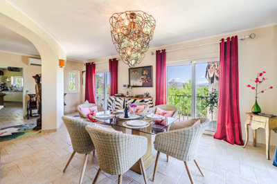 12 DINING TABLE.jpg