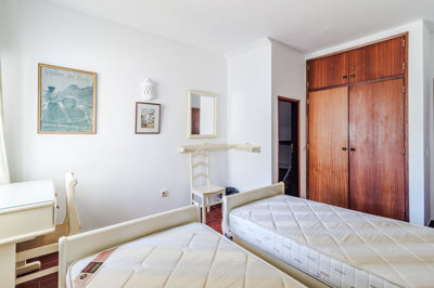 12 BEDROOM.jpg