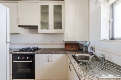 7 KITCHEN.jpg