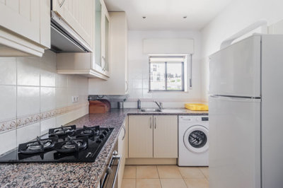 8 KITCHEN.jpg