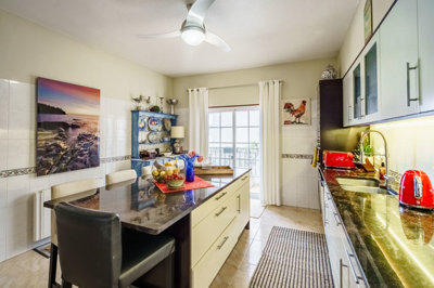 kitchen 1.jpg
