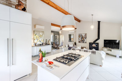 12 KITCHEN.jpg