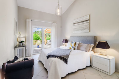 15 BEDROOM.jpg