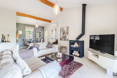 5 LIVING ROOM.jpg