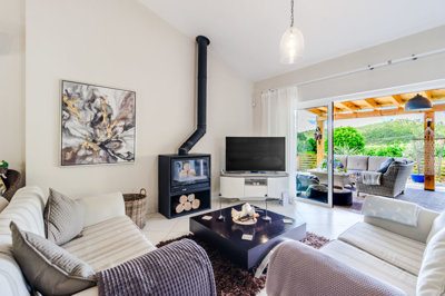 6 LIVING ROOM.jpg
