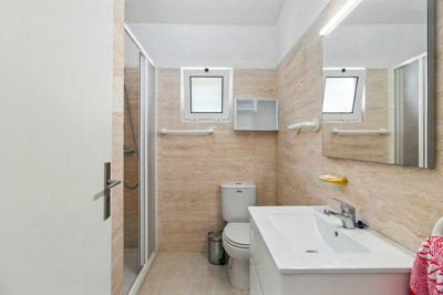 12 GUEST BATHROOM.jpg