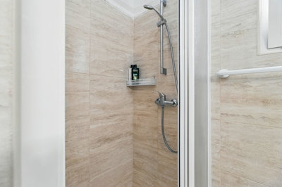 13 GUEST BATHROOM.jpg