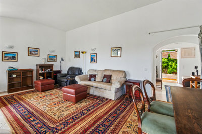 2 LIVING ROOM.jpg