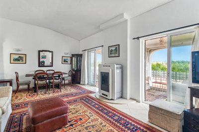 4 LIVING ROOM.jpg