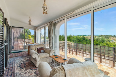 5 BALCONY.jpg