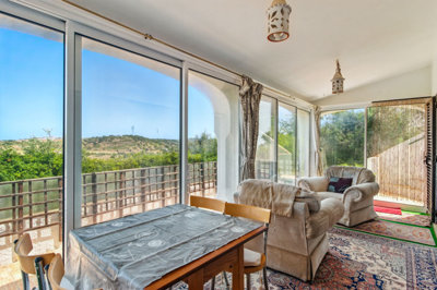 6 BALCONY.jpg
