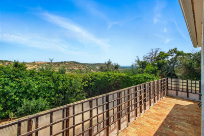 8 BALCONY.jpg
