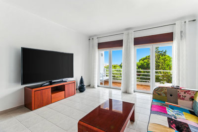 2 LIVING ROOM.jpg