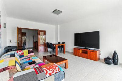 5 LIVING ROOM.jpg