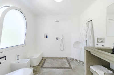 9 BATHROOM.jpg