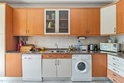 6 kitchen.jpg