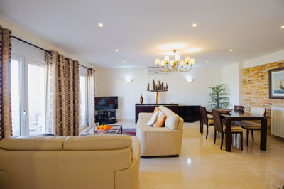 Living area.jpg