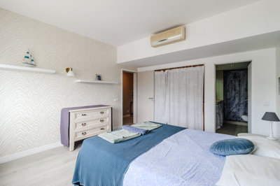 9 BEDROOM.jpg