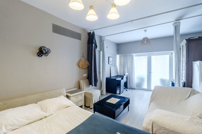 2 LIVING ROOM.jpg