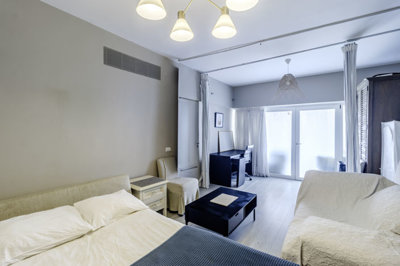 2 LIVINGROOM.jpg