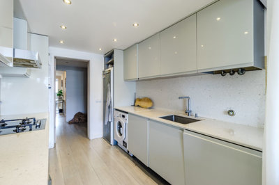 4 KITCHEN.jpg