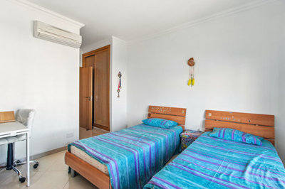 9 BEDROOM.jpg