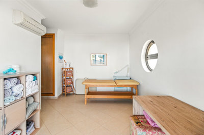 11 BEDROOM.jpg