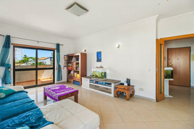 2 LIVING ROOM.jpg