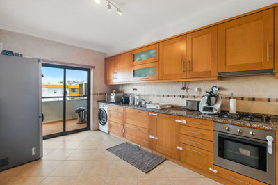11 KITCHEN.jpg
