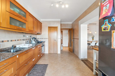 13 KITCHEN.jpg