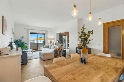 2 LIVING ROOM.jpg