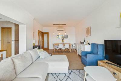 5 LIVING ROOM.jpg