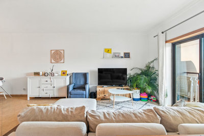 9 LIVING ROOM.jpg