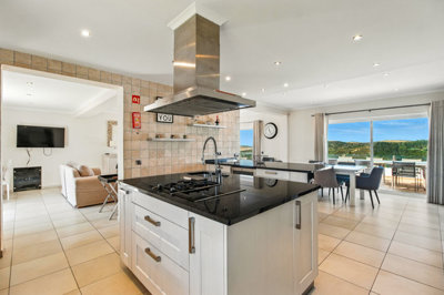 7 KITCHEN.jpg