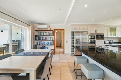 9 DINNING TABLE.jpg