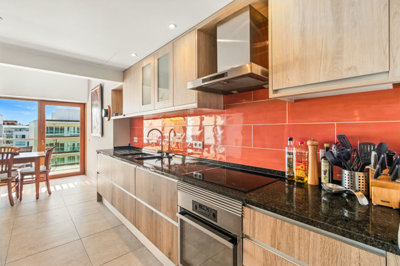 7 KITCHEN.jpg