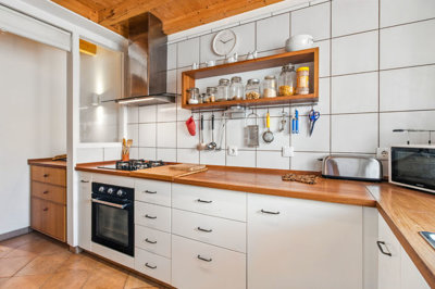 10 kitchen.jpg