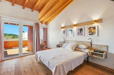 11 bedroom.jpg
