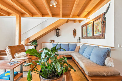 6 living room.jpg